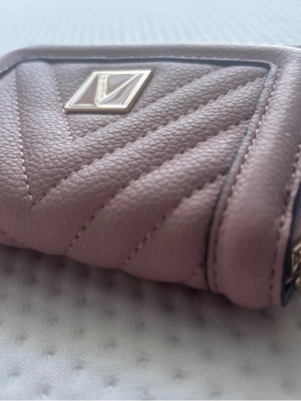 Victoria's Secret Light Pink Quilted Chevron Zip-Around Women's Wallet - Picture 2 of 4